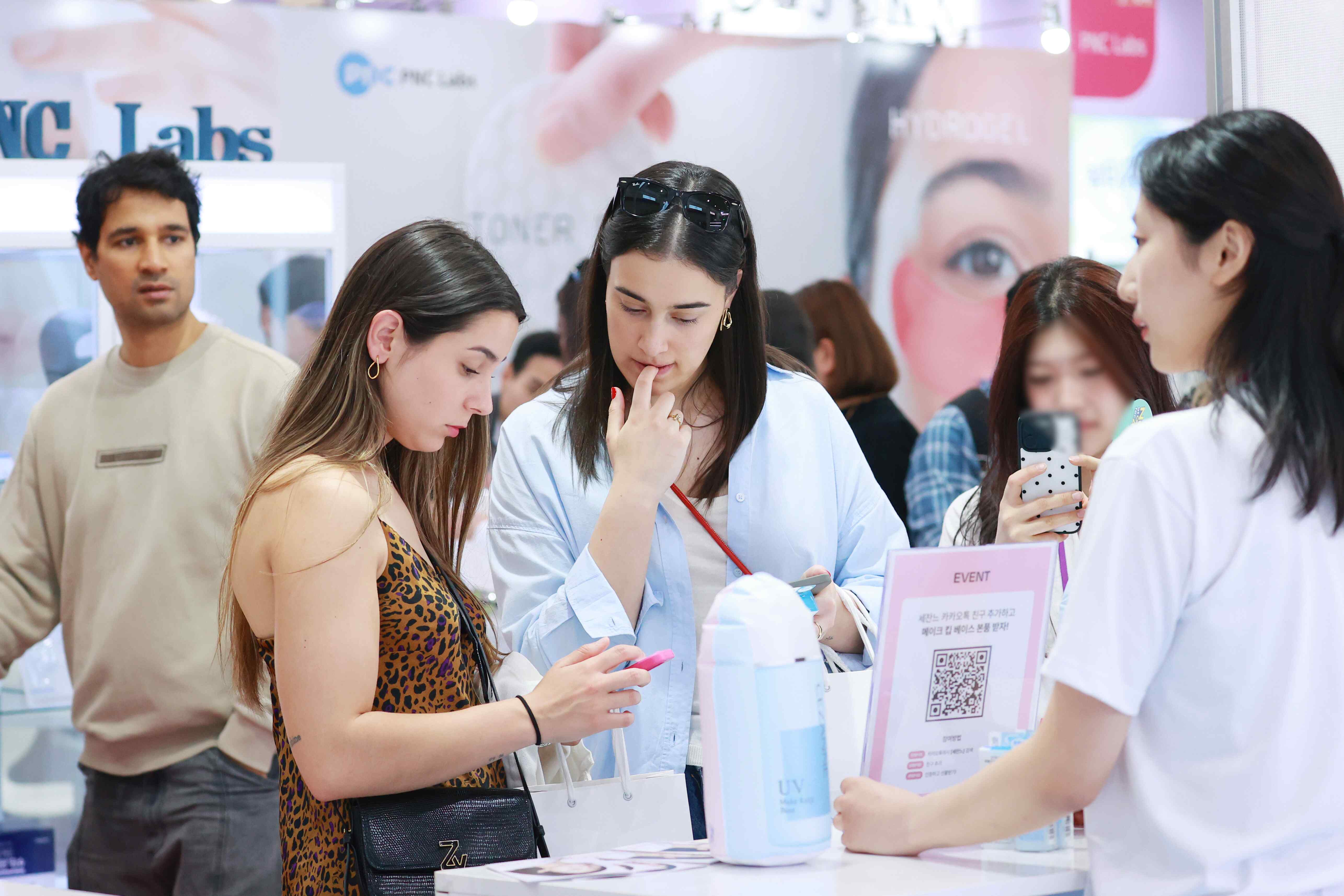 K-뷰티, 실적 쇼크에 날개 꺾이다 / 데일리바이트(DAILY BYTE)